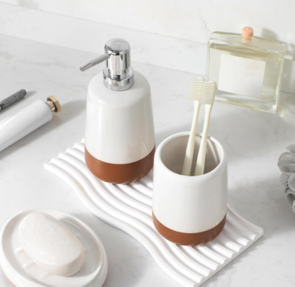 Set de Accesorios para Baño de Cerámica 4 Piezas – Dispensador, Vasos y Jabonera Khaki Blanco - Imagen 8