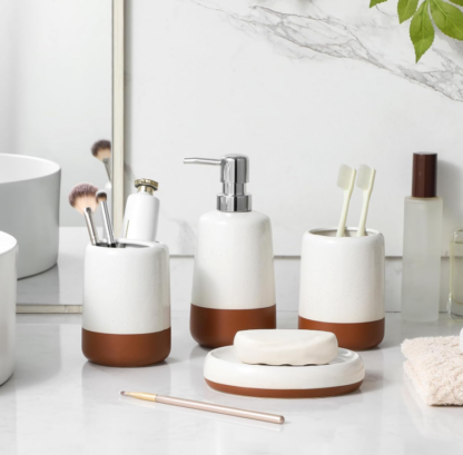 Set de Accesorios para Baño de Cerámica 4 Piezas – Dispensador, Vasos y Jabonera Khaki Blanco - Imagen 9