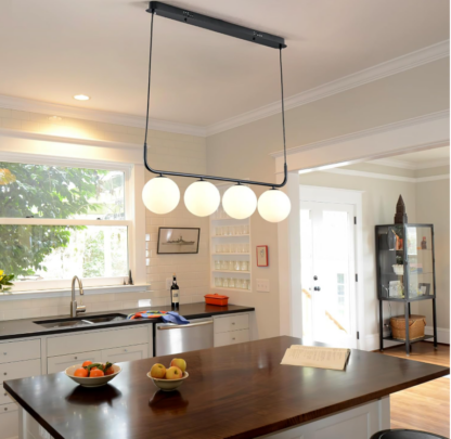 Candelabro Lineal de 4 Luces con Globos de Vidrio Lechoso de 80 cm para Comedor o Isla de Cocina – Estilo Mid Century Modern ✨🖤 - Imagen 6