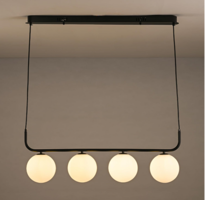 Candelabro Lineal de 4 Luces con Globos de Vidrio Lechoso de 80 cm para Comedor o Isla de Cocina – Estilo Mid Century Modern ✨🖤