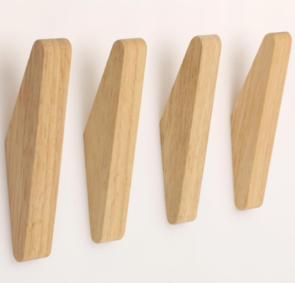 Set de 4 Ganchos de Madera Natural en Forma de Triángulo para Pared 🚪✨