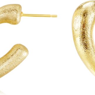 Aretes dorados con textura orgánica y diseño escultural ✨🌿
