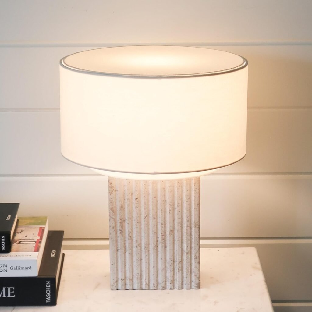 Lámpara de mesa en piedra travertino natural con pantalla de algodón beige 🪨💡