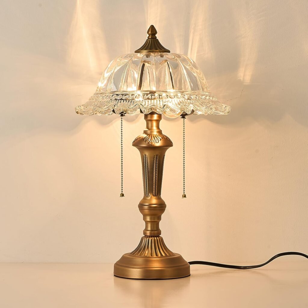 Lampara de Mesa Vintage con Pantallas de Vidrio y Base de Laton Antiguo 🕯️✨